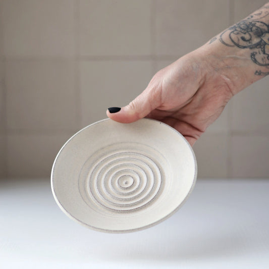 Garlic Plate in Cream